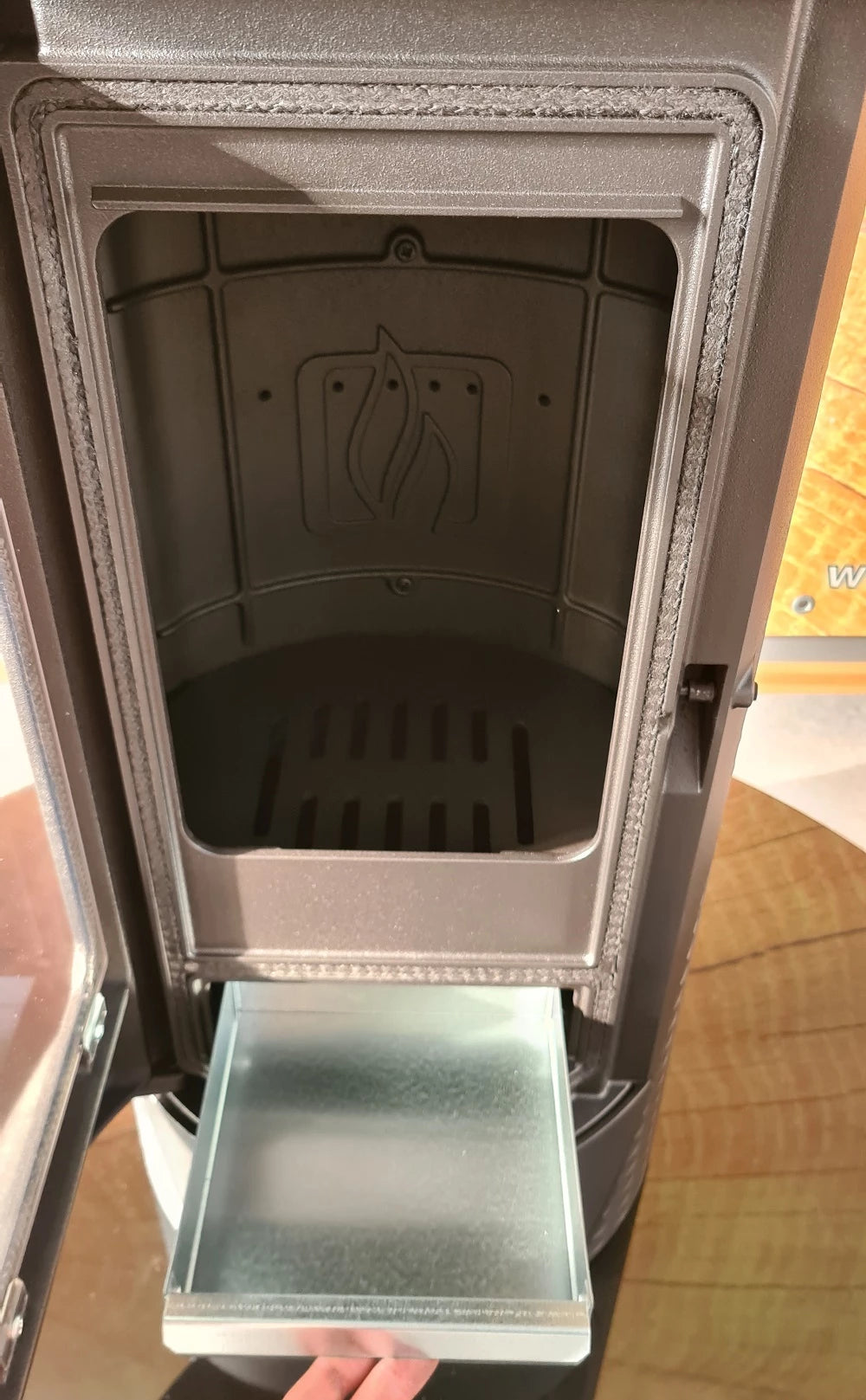 Cheminée design en fonte Plamen Tara – indépendante de l'air ambiant