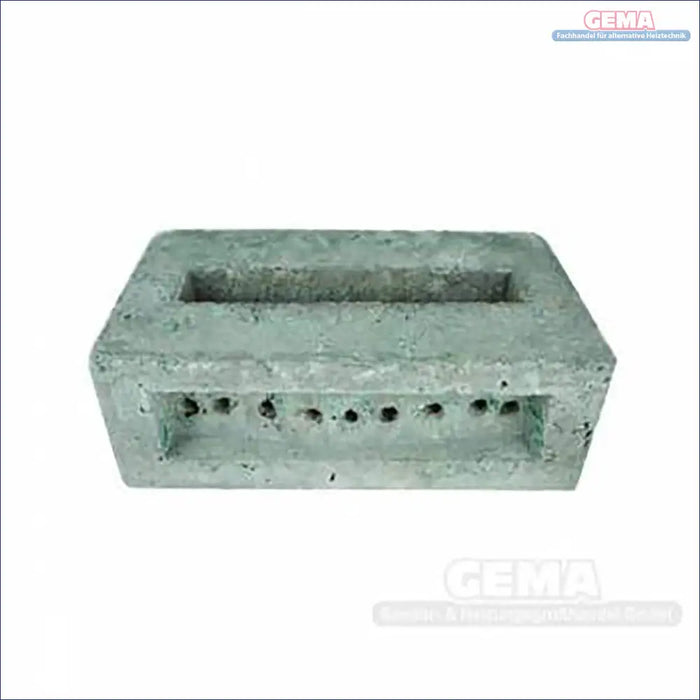 Betonblock mit Löchern und Metallrahmen für Garten und Heizkessel